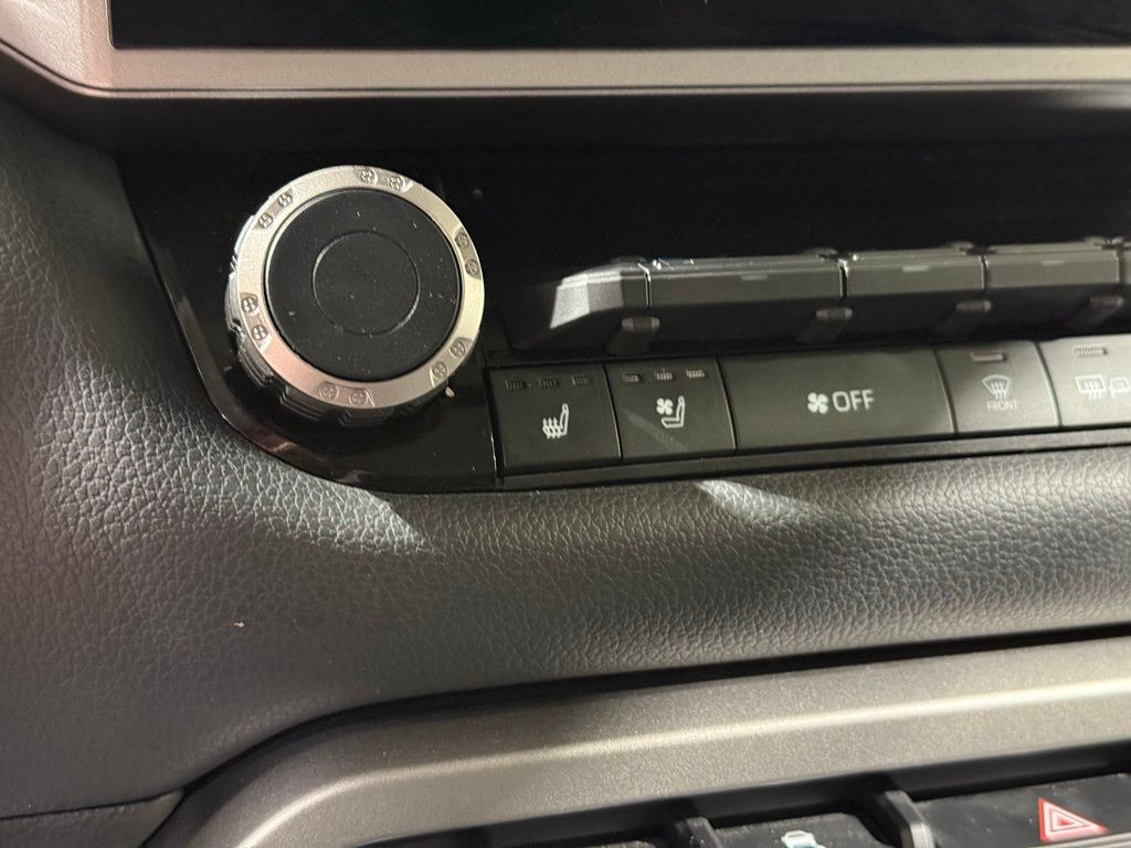 Thumbnail: 2023 Toyota Tundra - 27