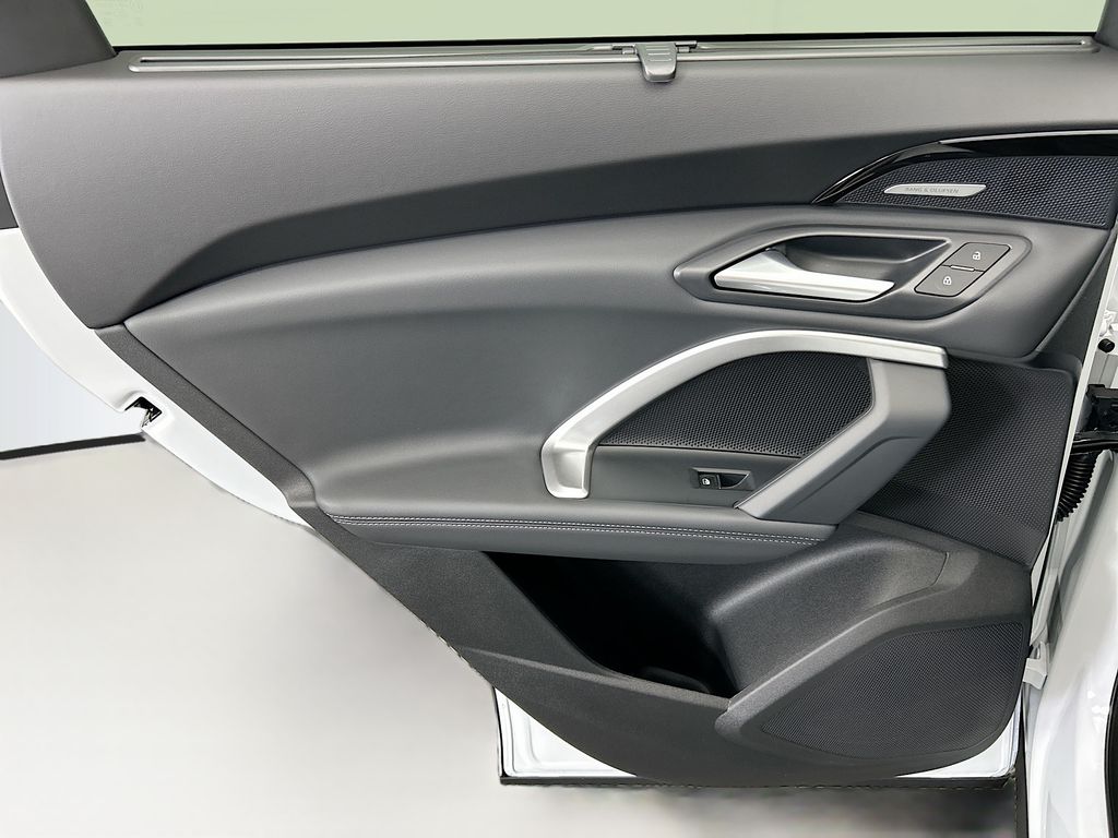 Thumbnail: 2025 Audi Q5 - 25