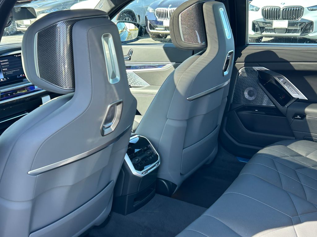 2025 BMW 7 Series 760i xDrive 32