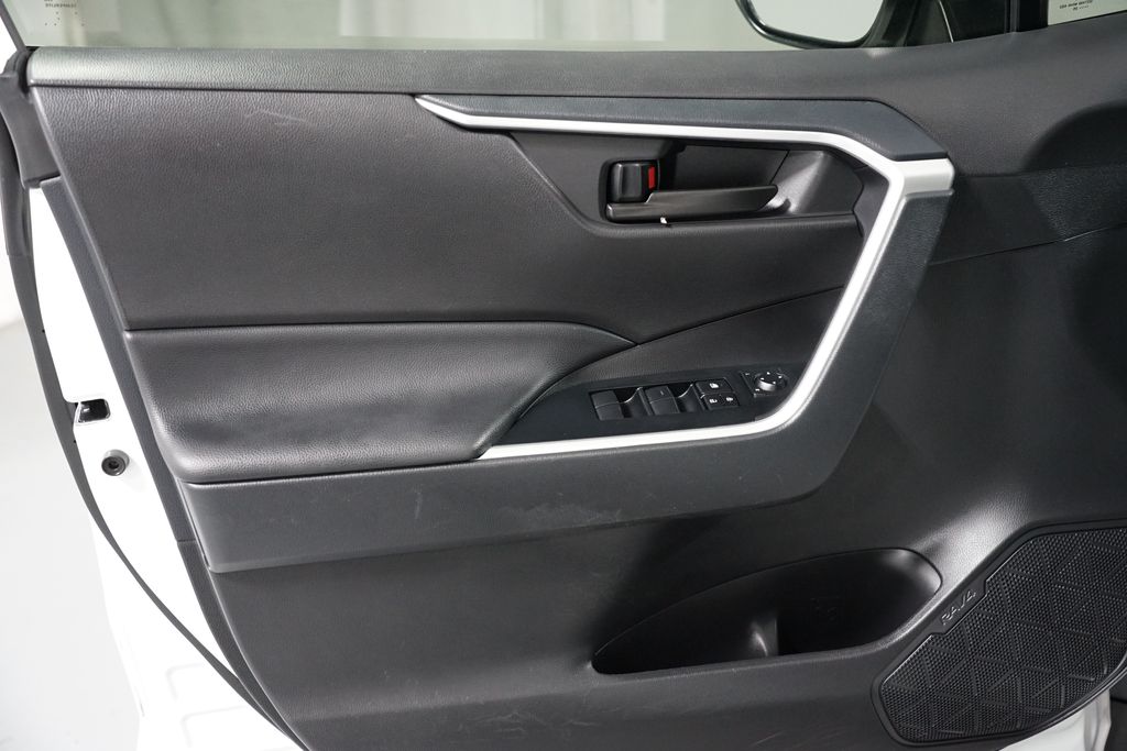 Thumbnail: 2025 Toyota RAV4 - 28