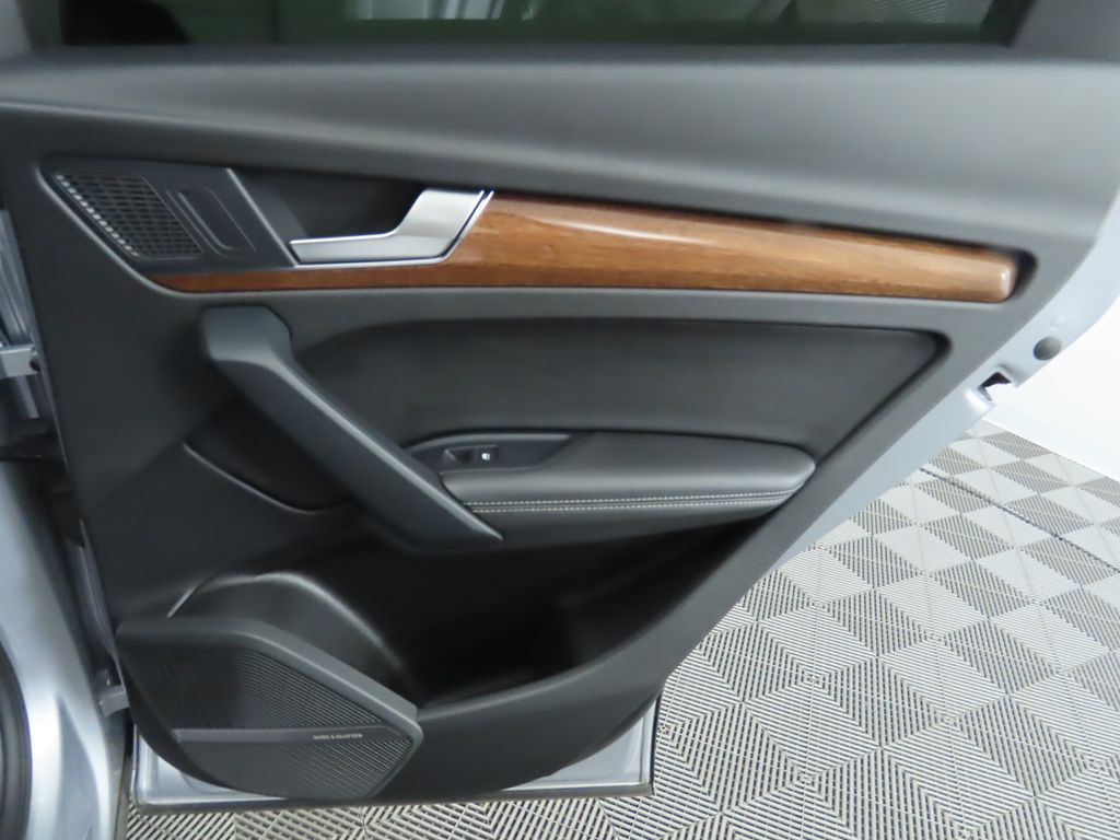 2022 Audi Q5 e Premium Plus 28