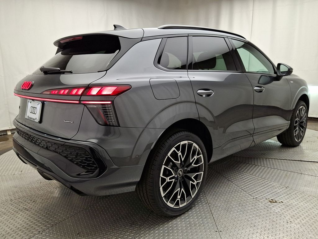 Thumbnail: 2026 Audi Q3 - 3