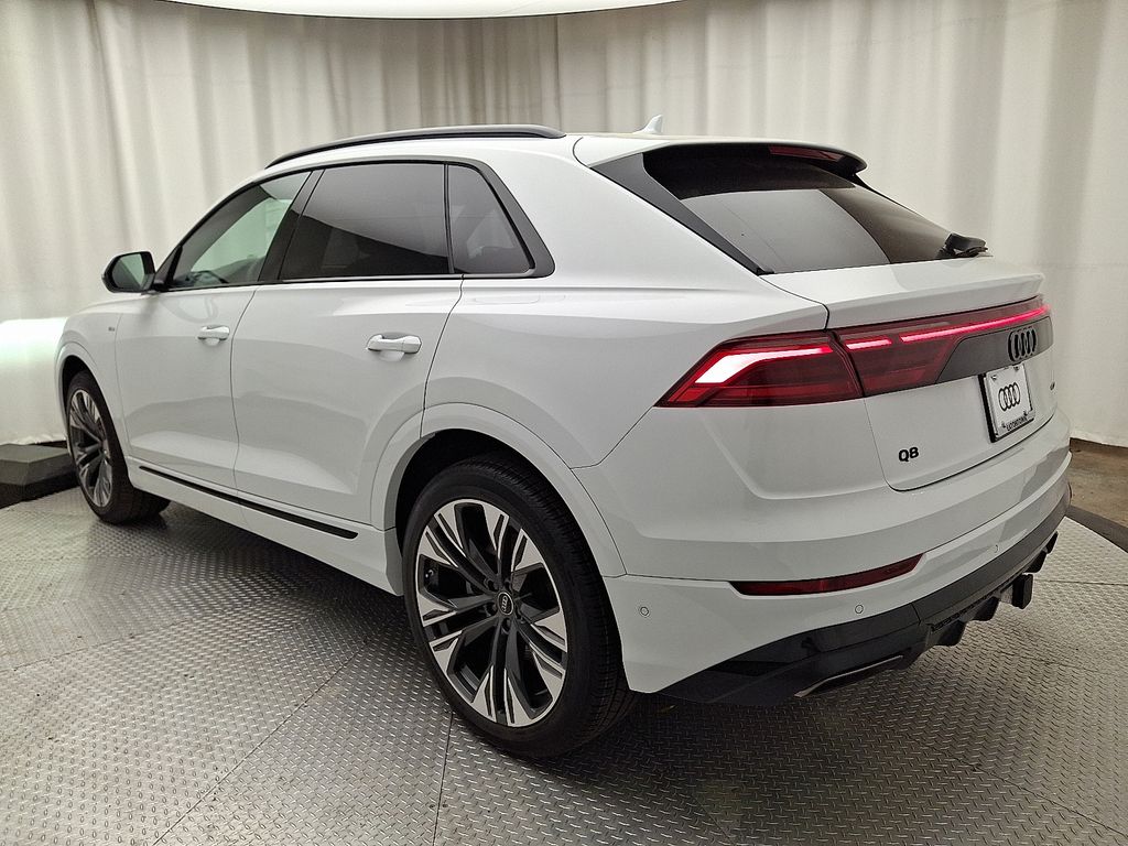 Thumbnail: 2026 Audi Q8 - 4