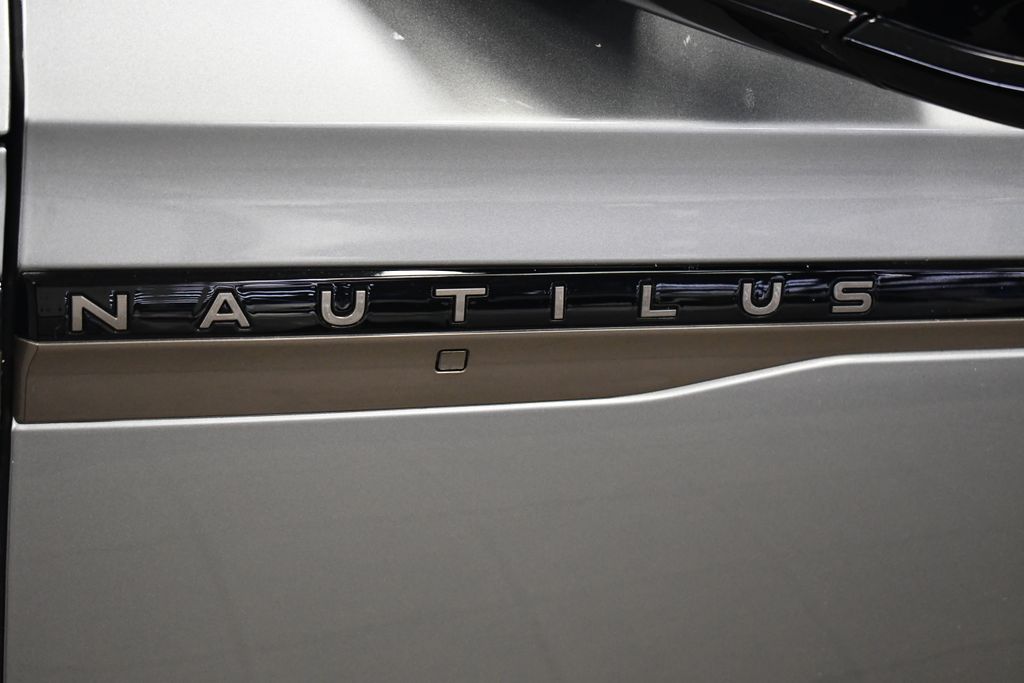Thumbnail: 2024 Lincoln Nautilus - 15