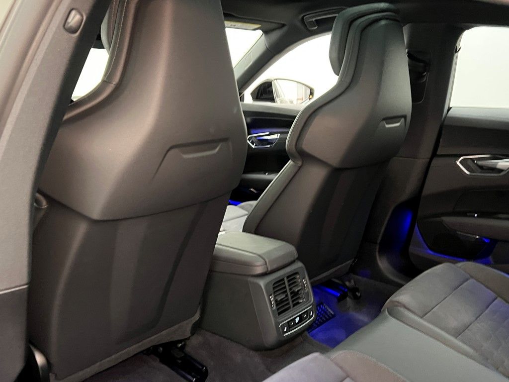 Thumbnail: 2023 Audi e-tron GT - 22