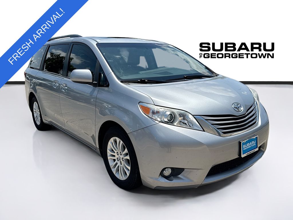 2017 Toyota Sienna XLE Premium 8-Passenger FWD