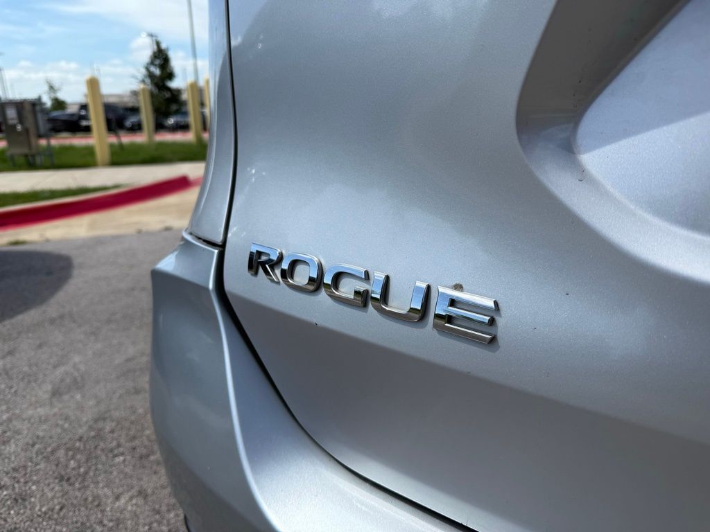 Thumbnail: 2017 Nissan Rogue - 7