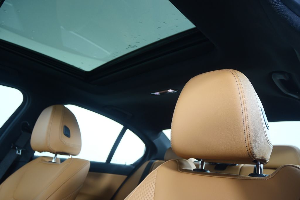 Thumbnail: 2025 BMW 3 Series - 12