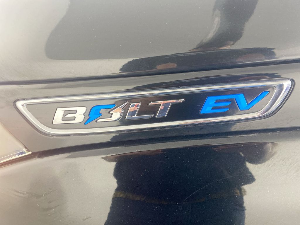 2017 Chevrolet Bolt EV LT 29