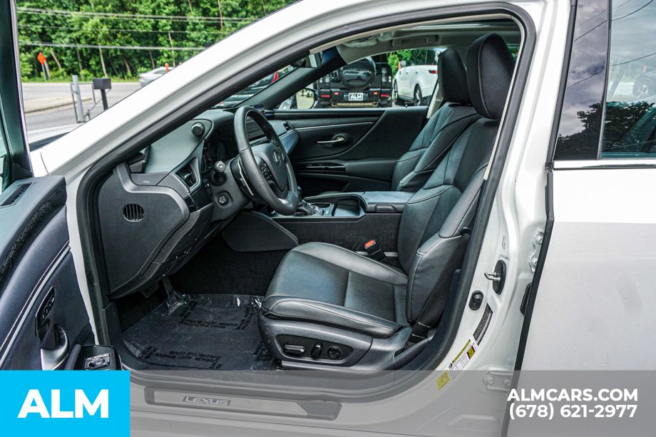 Used 2024 White Lexus 350 image 19
