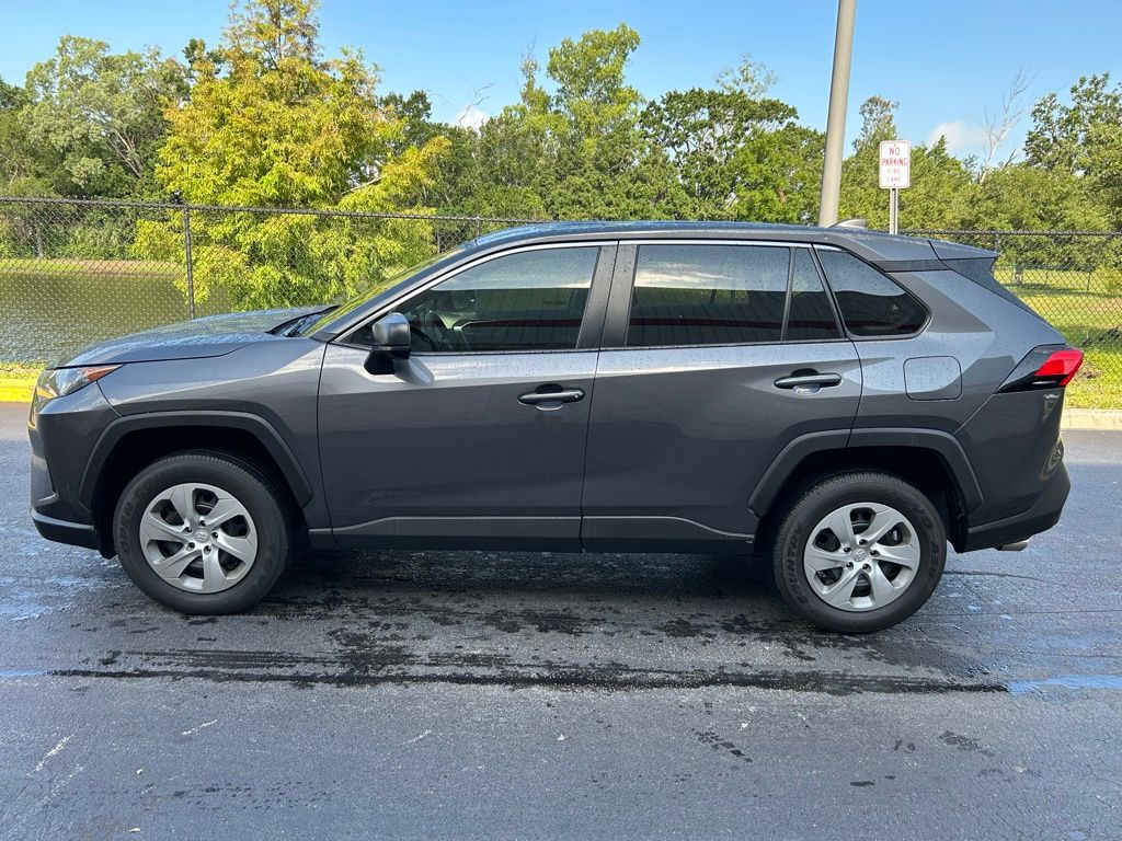 2022 Toyota RAV4 LE 3