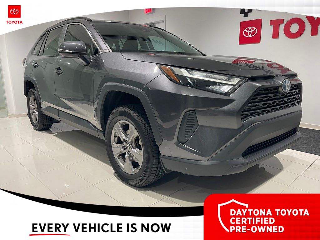 2022 Toyota RAV4 XLE - Photo 6