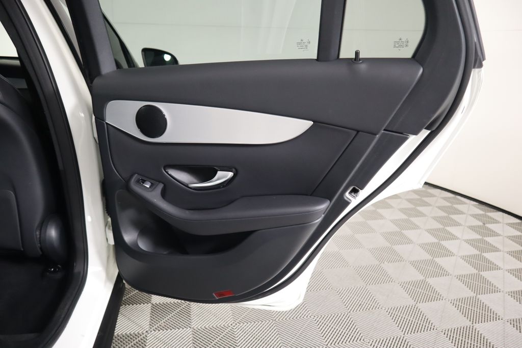 2021 Mercedes-Benz GLC 300 27