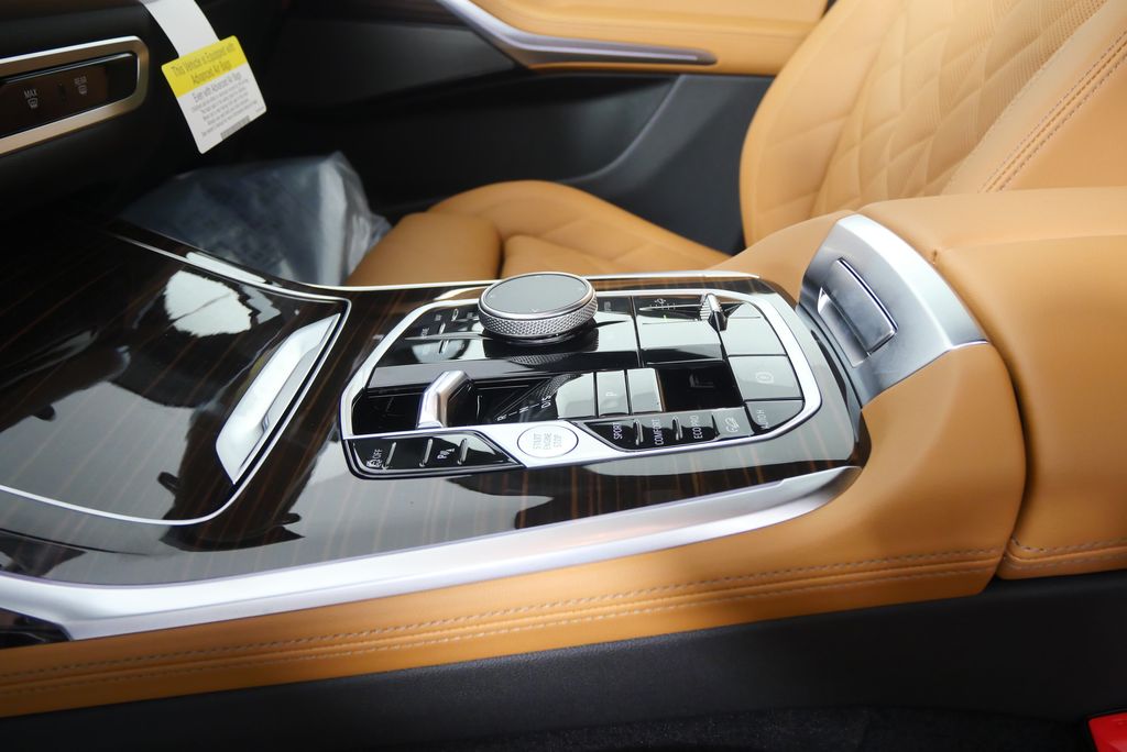 Thumbnail: 2026 BMW X7 - 24