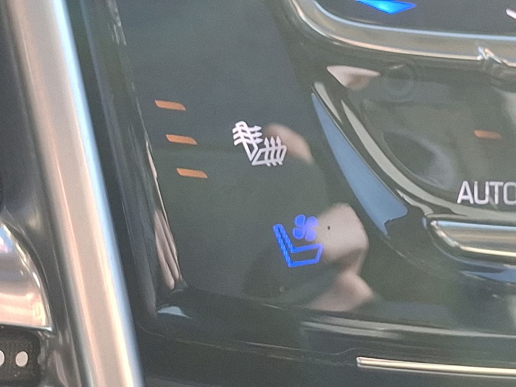 Thumbnail: 2015 Cadillac SRX - 23