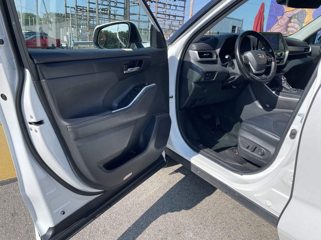 Used 2023 Toyota Highlander SUV