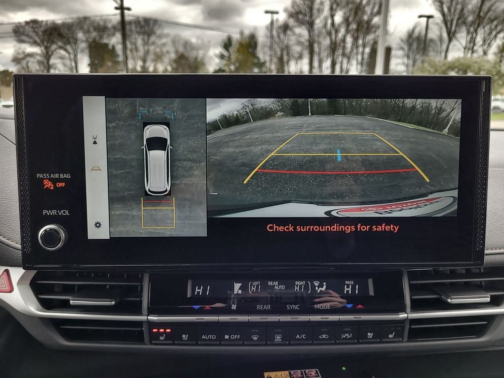 2025 Toyota Sienna Platinum 17