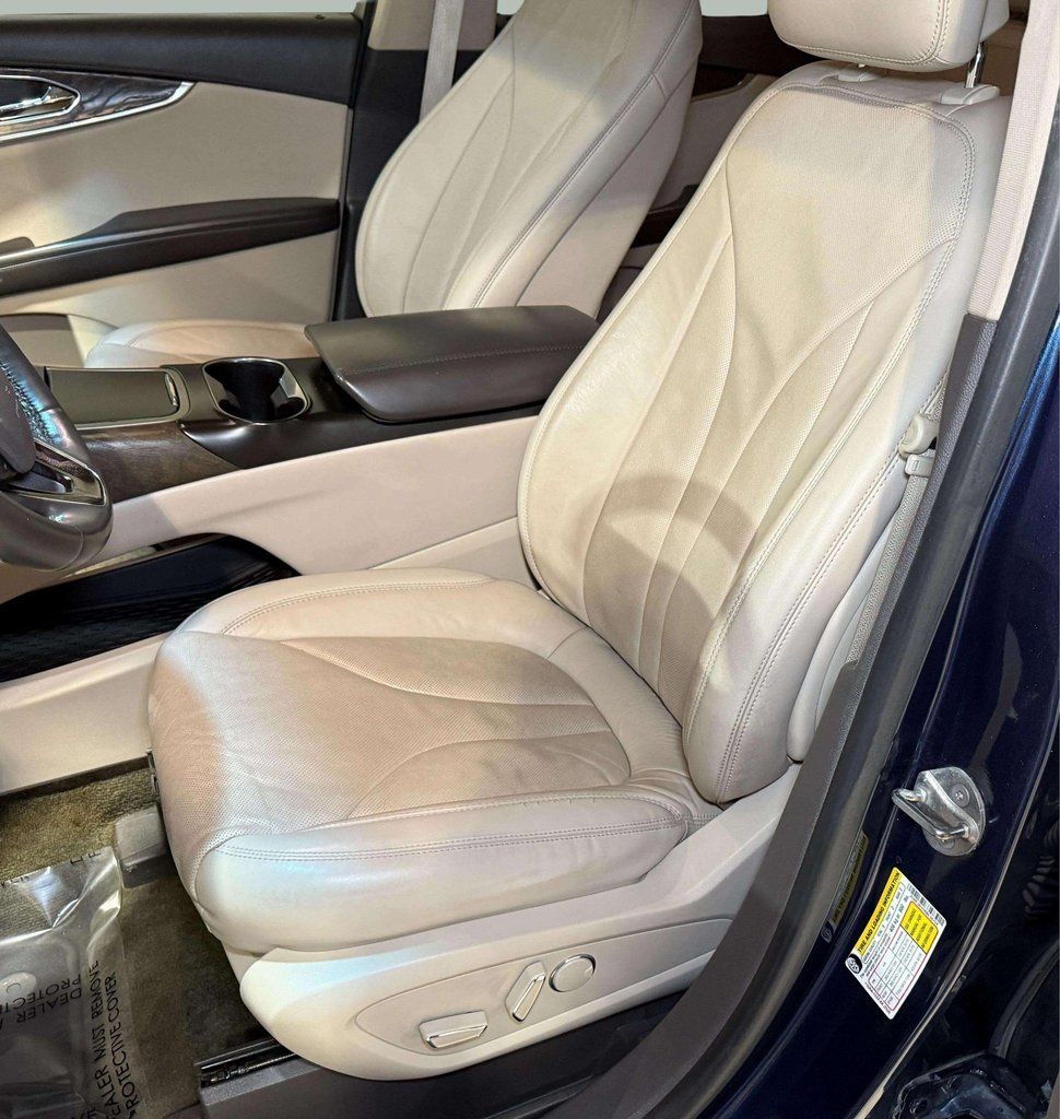 Used 2017 Midnight Sapphire Blue Metallic Lincoln Reserve image 5