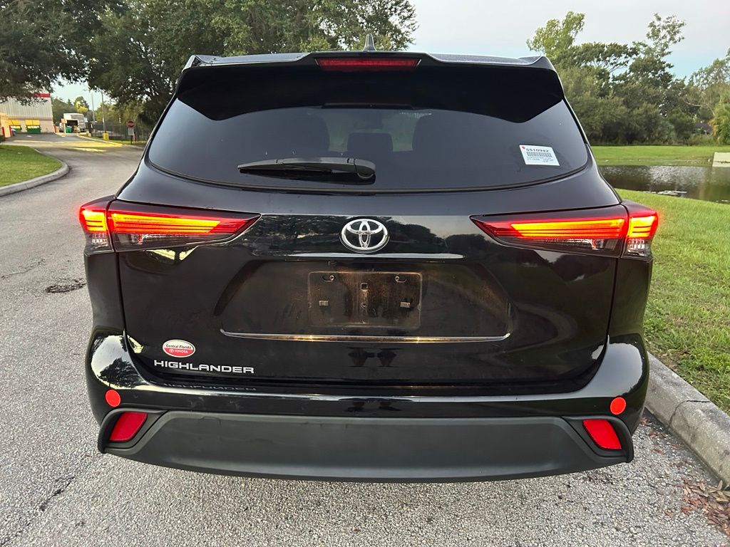 Thumbnail: 2023 Toyota Highlander - 4