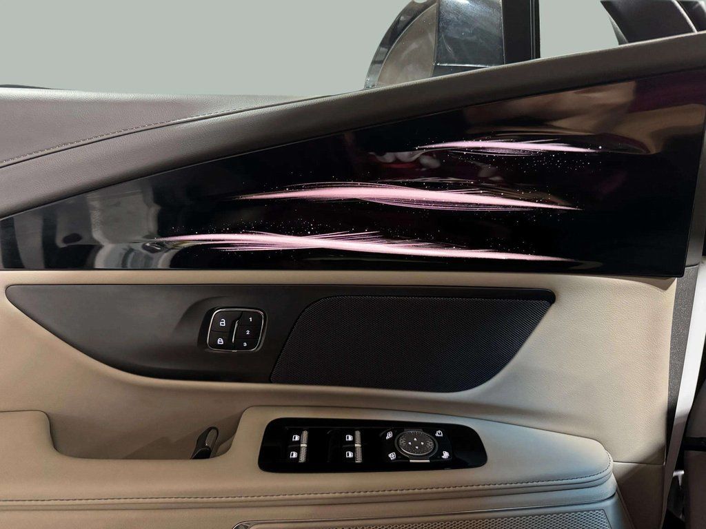 Certified Used 2024 White Platinum Metallic Tri-Coat Lincoln Reserve image 10