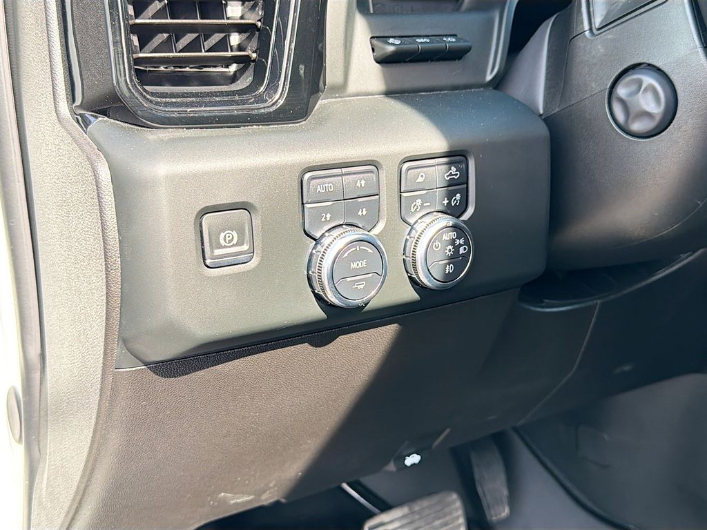 Used 2024 White GMC AT4 image 10