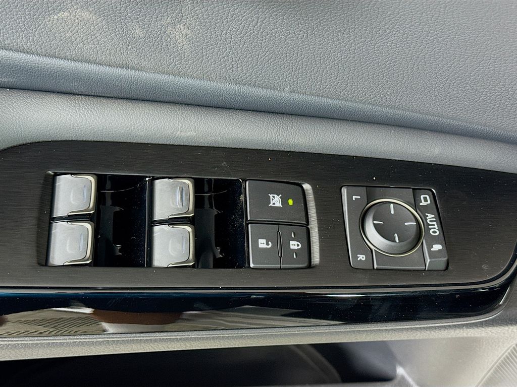 Thumbnail: 2025 Lexus ES - 20