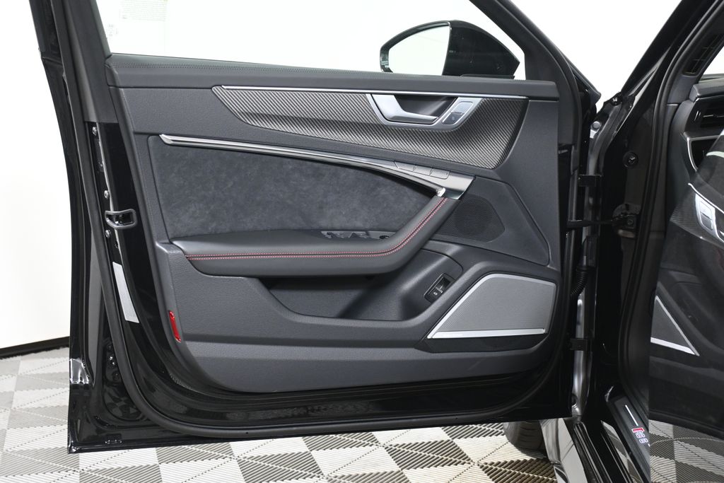 Thumbnail: 2026 Audi RS 6 - 23