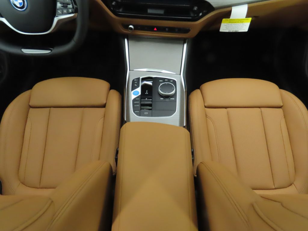 Thumbnail: 2025 BMW i4 - 17