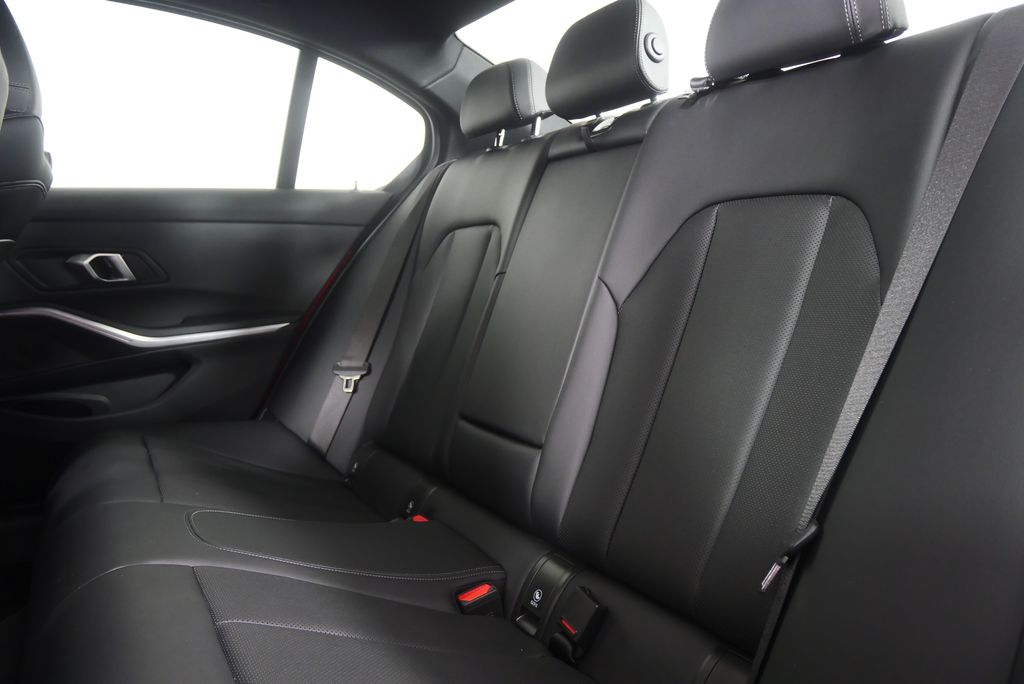 Thumbnail: 2024 BMW 3 Series - 16