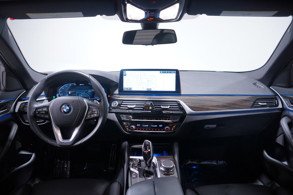 Thumbnail: 2023 BMW 5 Series - 10