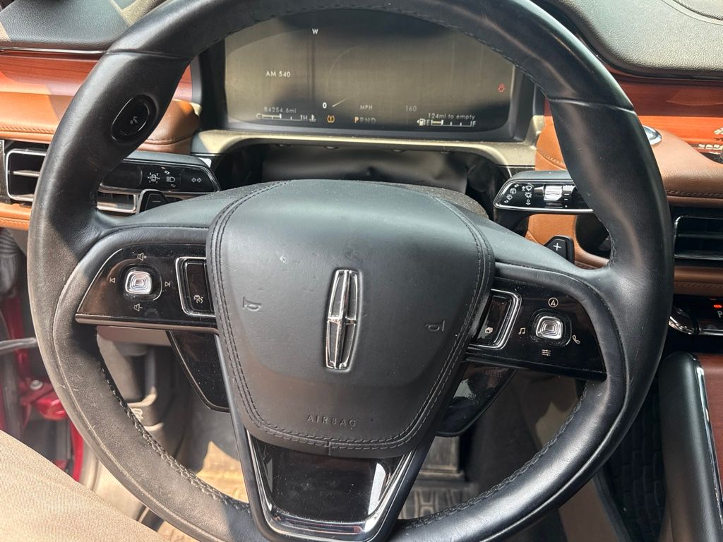 Used 2020 Red Lincoln Reserve image 16