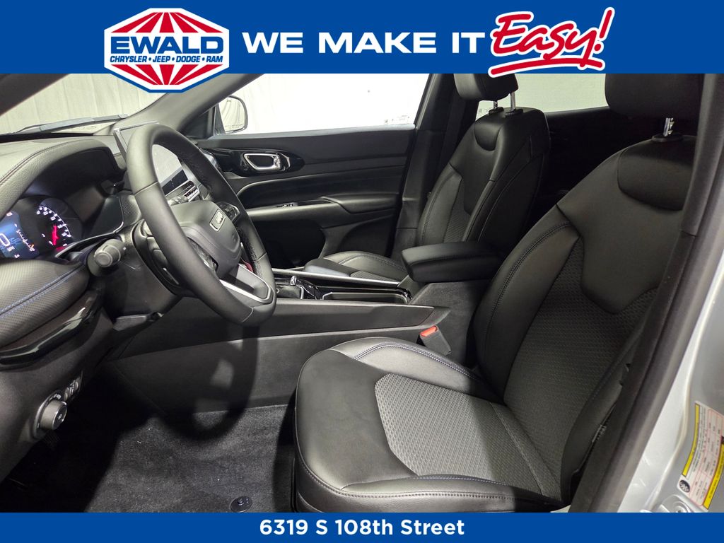 2025 Jeep Compass Latitude photo
