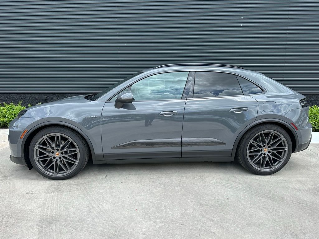Thumbnail: 2025 Porsche Macan - 2