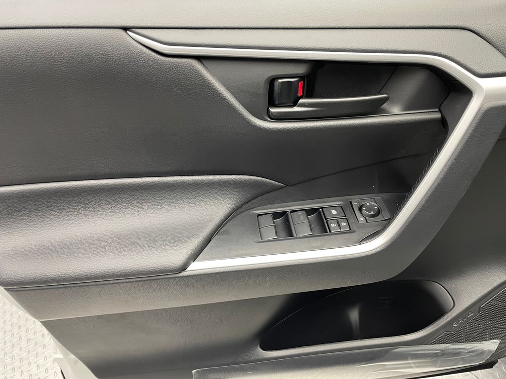 Thumbnail: 2025 Toyota RAV4 - 9