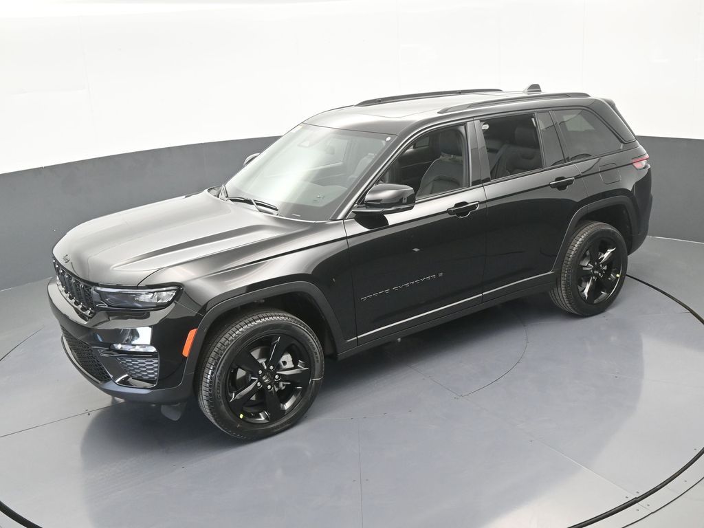 New 2025 Diamond Black Crystal Pearlcoat Jeep Limited image 41