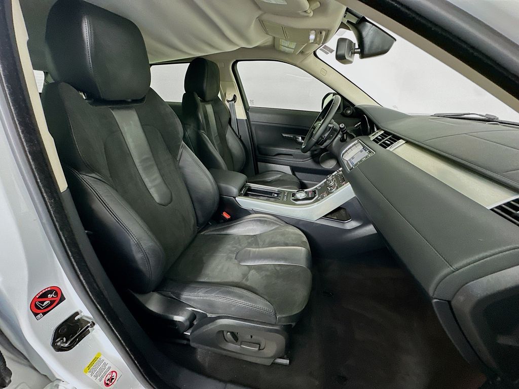 Thumbnail: 2015 Land Rover Range Rover Evoque - 28