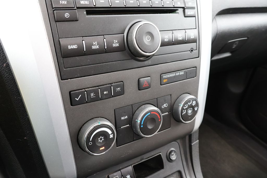 Thumbnail: 2011 Chevrolet Traverse - 25