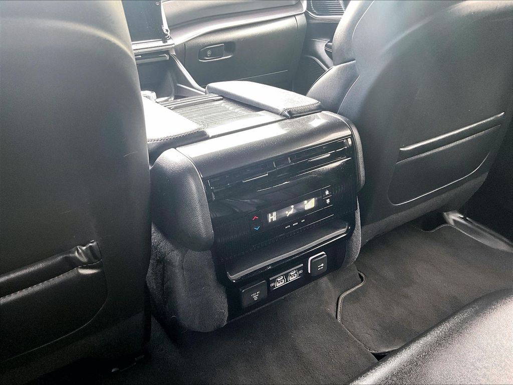 2024 Jeep Wagoneer L — photo 28