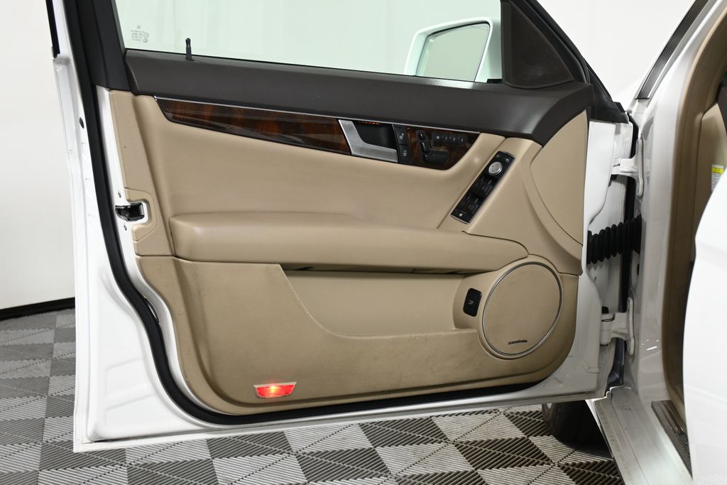 Thumbnail: 2014 Mercedes-Benz C-Class - 29