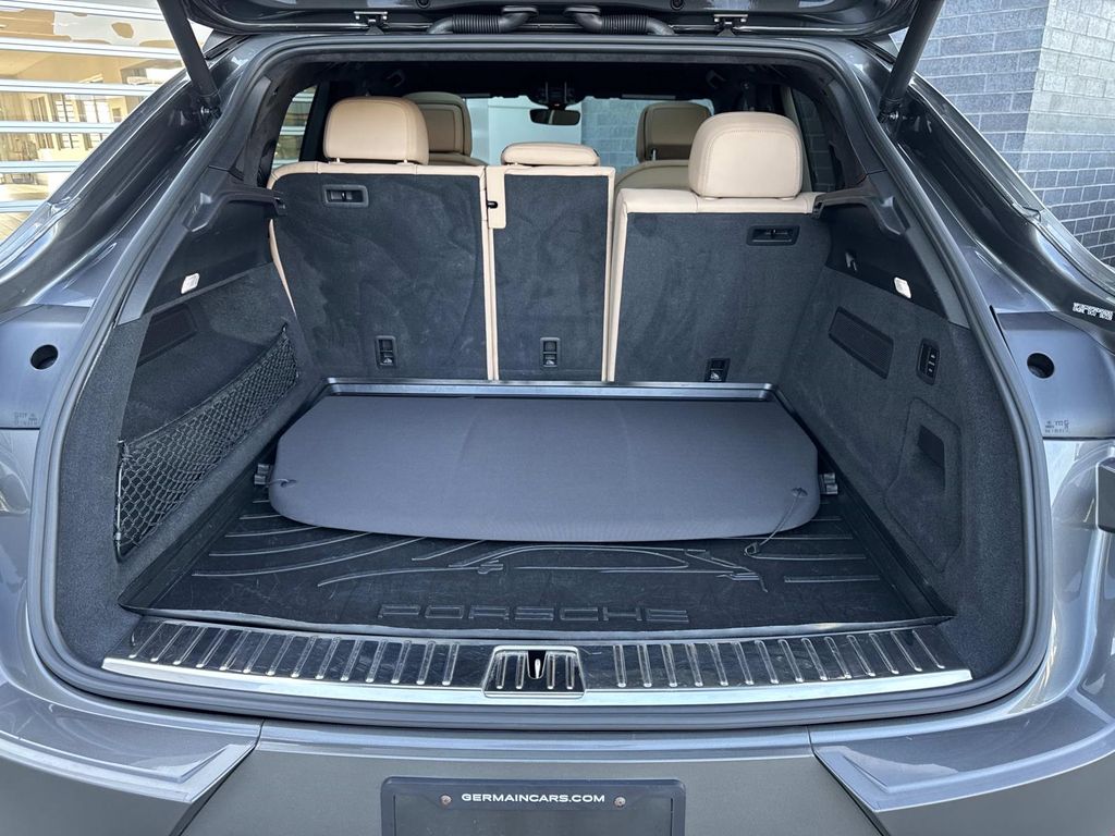 Used 2022  Porsche GTS image 6
