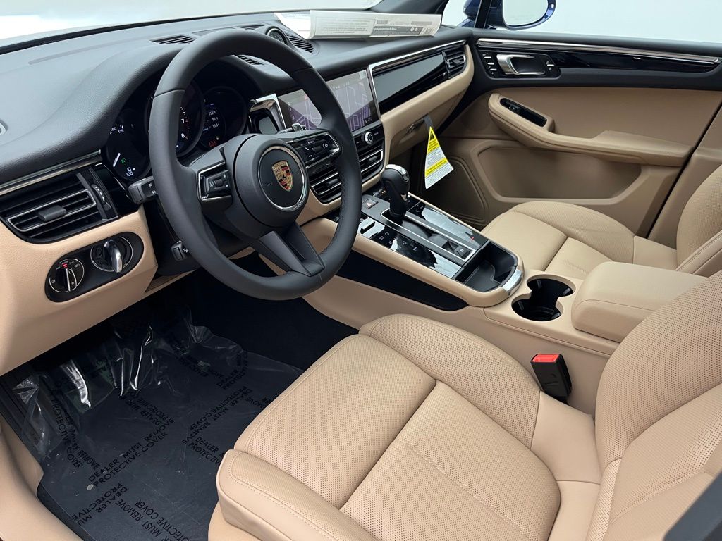 Thumbnail: 2025 Porsche Macan - 4