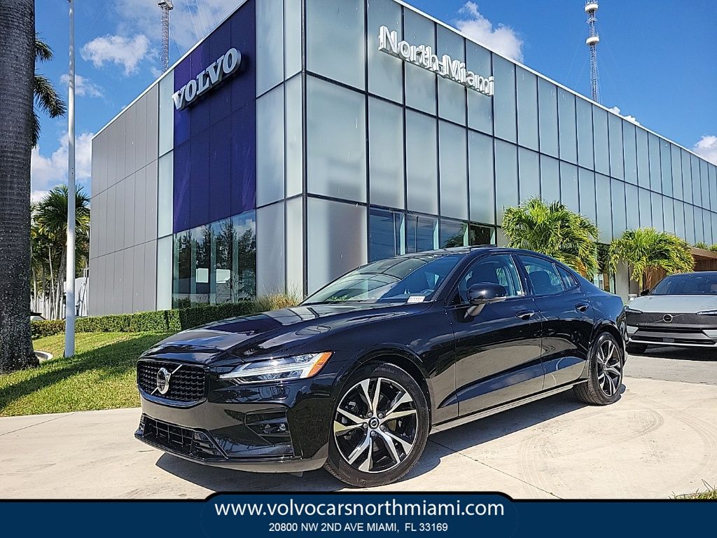 2025 Volvo S60 B5 Plus AWD