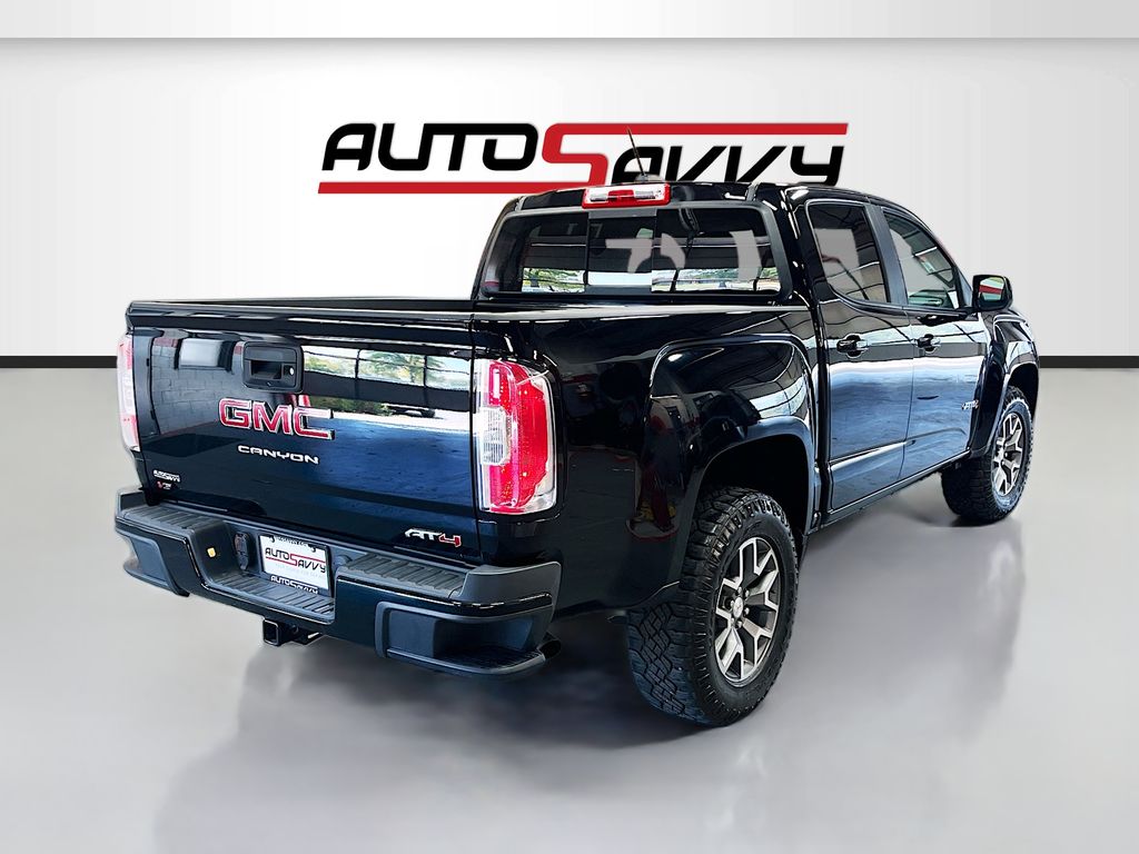 Used 2022 Onyx Black GMC AT4 w/Cloth image 7