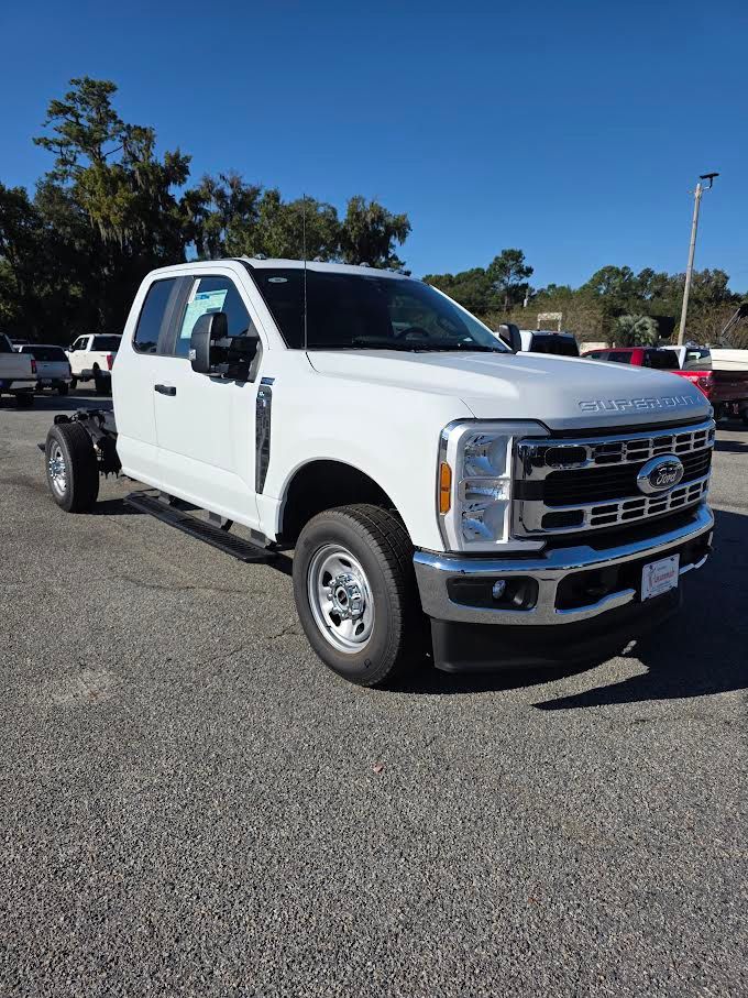 2025 Ford F-350 Chassis XL