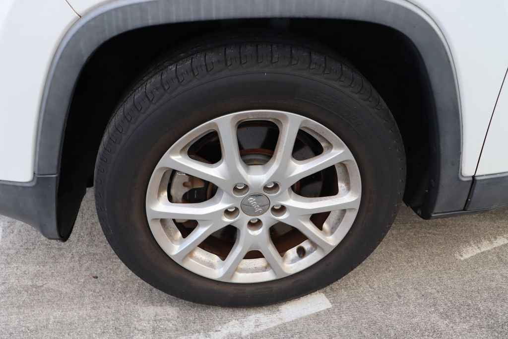 Thumbnail: 2015 Jeep Cherokee - 4