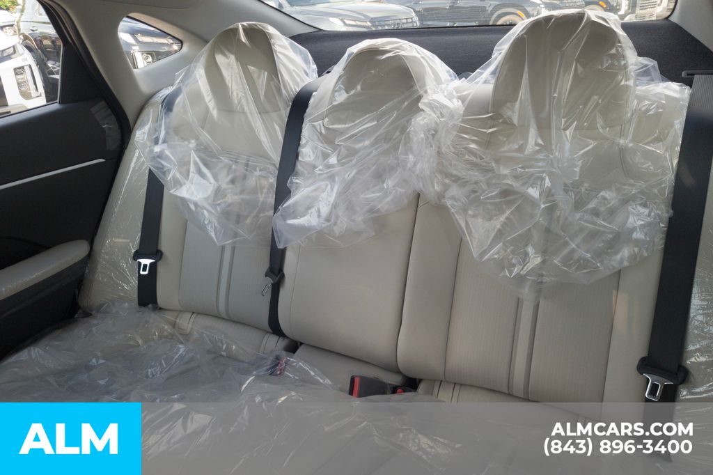 Used 2025 White Hyundai SE image 15