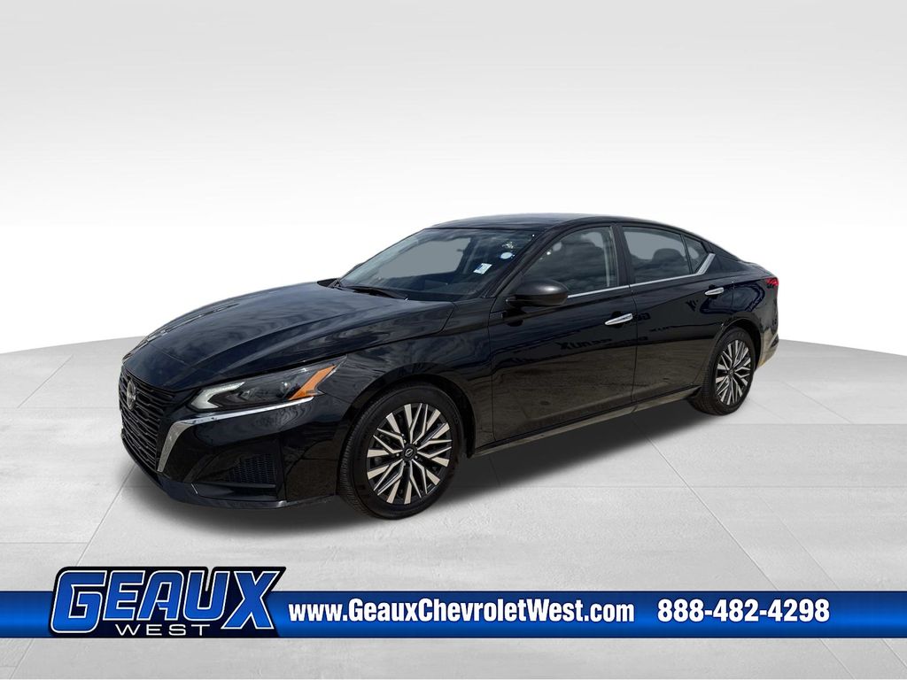 Super Black Clearcoat 2025 Nissan Altima Sedan Front-Wheel Drive Continuously Variable Transmission