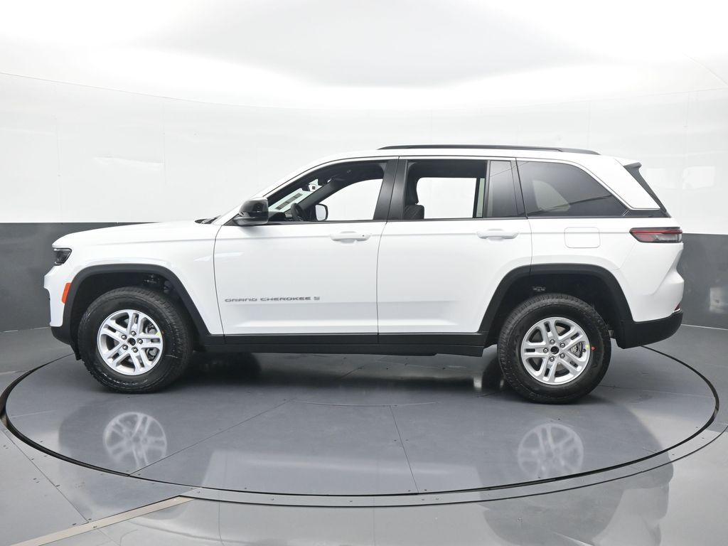 Used 2025 Bright White Clearcoat Jeep Laredo image 3
