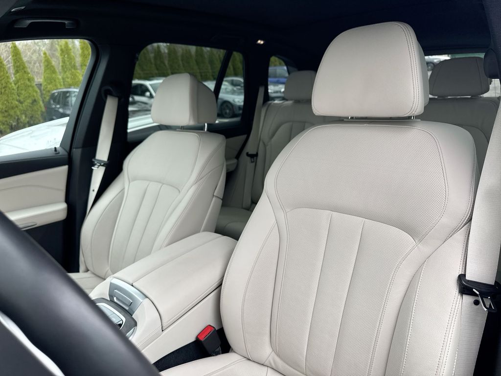 2022 BMW X5 M50i 2