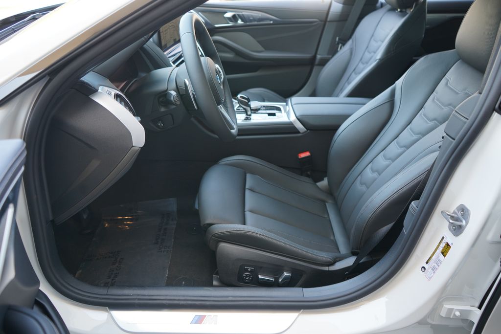 Thumbnail: 2026 BMW 8 Series - 10